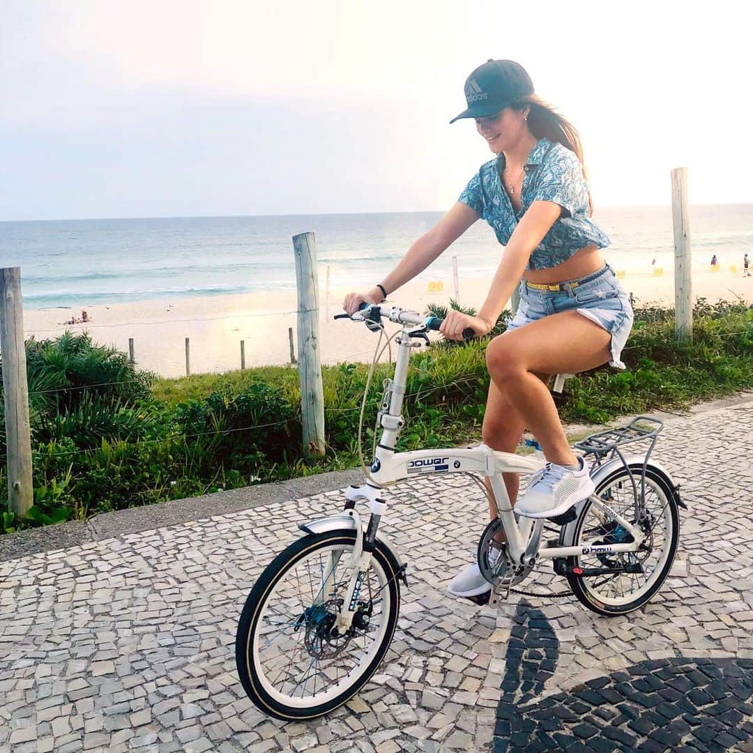 ジュリアナパイヴァさんのインスタグラム写真 - (ジュリアナパイヴァInstagram)「“Com habilidade pra dizer mais sim do que não..”🚲✌🏼🧡✨🦋」5月31日 6時33分 - juulianapaiva