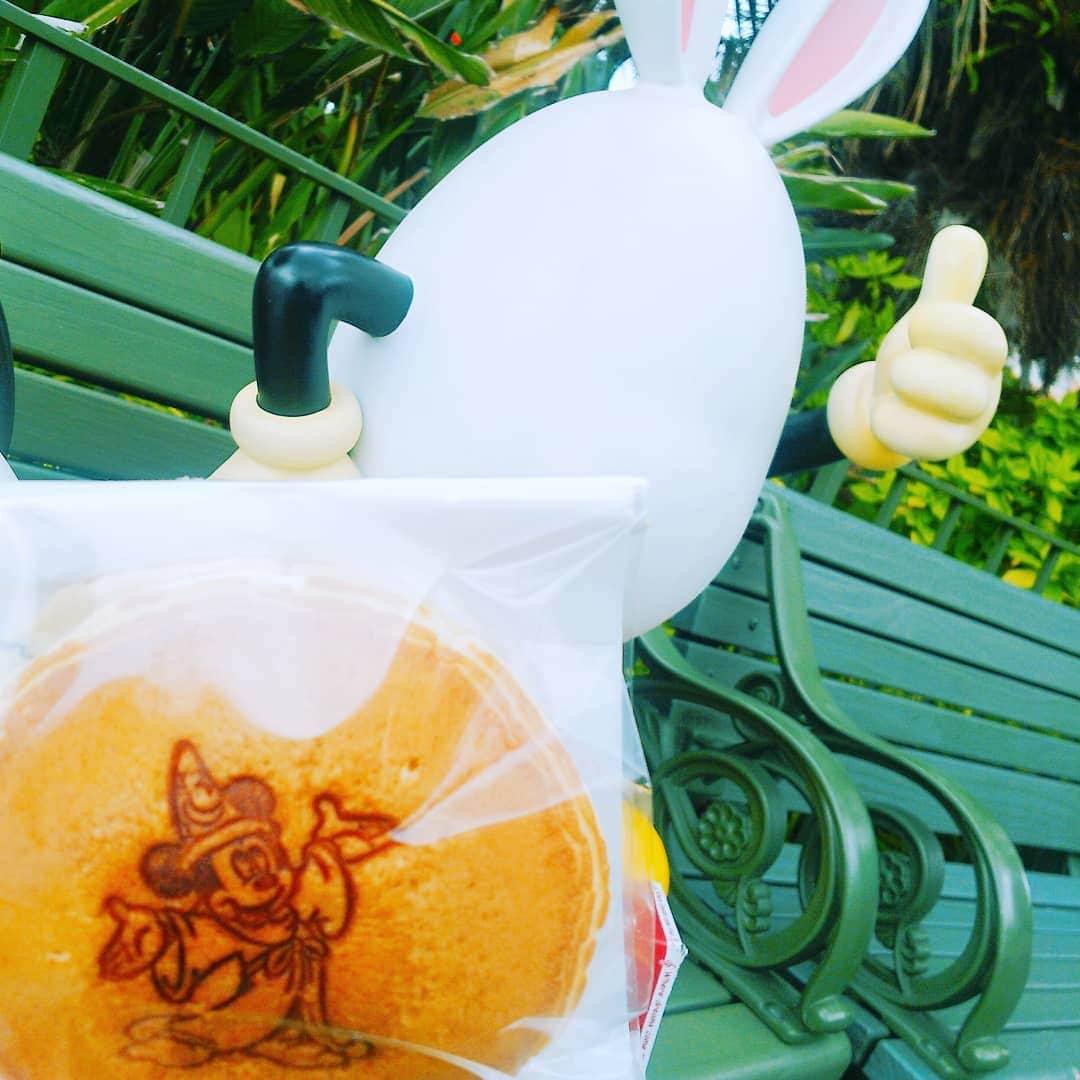 桜井彩さんのインスタグラム写真 - (桜井彩Instagram)「. パンケーキ食べた🍴✨ #朝食 #パンケーキ #ディズニー #イースター #ミッキー #うさたま」5月31日 6時45分 - sakurai_aya_0224