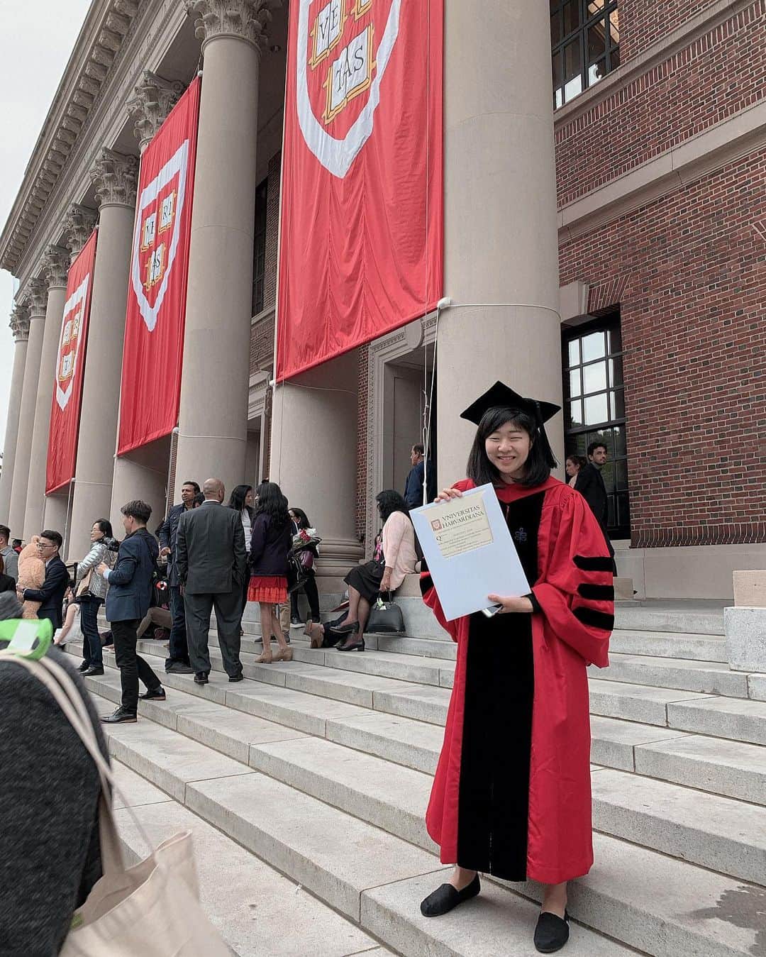 Jun Sung Ahnさんのインスタグラム写真 - (Jun Sung AhnInstagram)「To avoid any misunderstanding, I present to you Dr. Ahn, the smartest, nicest, meanest, best sister a brother could ask for. Congratulations on your PHD. We are all proud of you, and I know for sure Dad is the proudest of us all :) ❤️」5月31日 6時51分 - juncurryahn