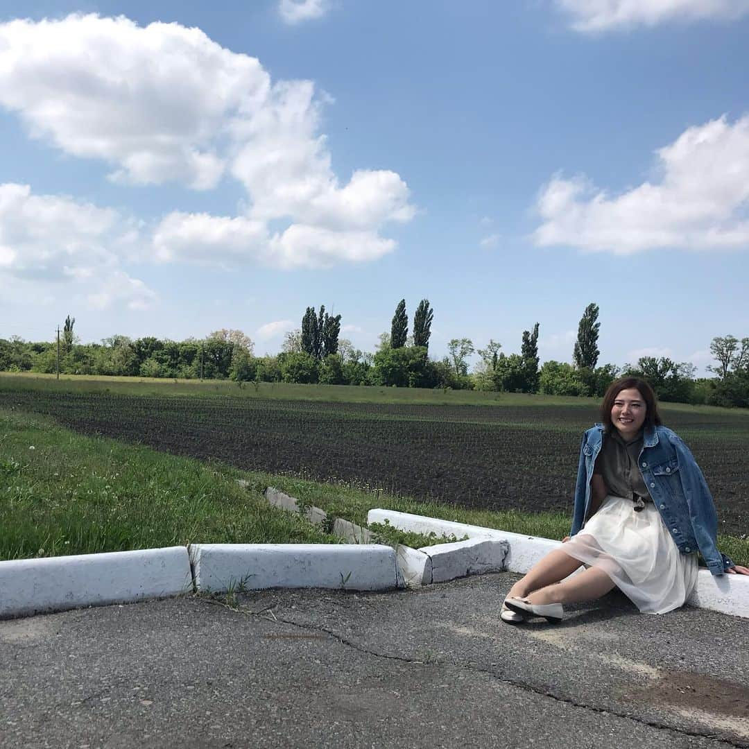 斉藤花奈さんのインスタグラム写真 - (斉藤花奈Instagram)「トルコを目指し、経由地で ウクライナ🇺🇦 多分二度と来ることはないであろう土地だと思うんだけど、 物価が安すぎて楽しかった( ^ω^ )  インスタ映えする飲み物も200円くらい。  ビールが美味しいらしいからお土産に爆買い🤗 10時5分からじゃないとアルコールが買えないという不思議な法律がありました😏  最後の写真、ウクライナなのに 北海道で撮っても変わらない風景。笑  #旅好きと繋がりたい #ウクライナ  #ウクライナ旅行  #トルコ #トルコ旅行 #旅 #アナウンサー  #インスタ映え #インフルエンサー」5月31日 7時03分 - haruone21