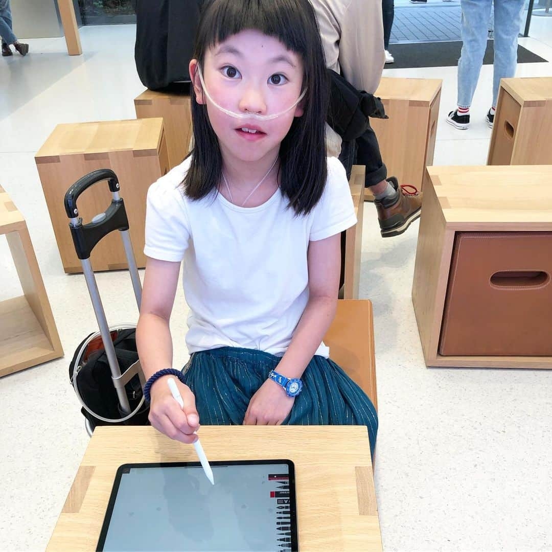 yukiさんのインスタグラム写真 - (yukiInstagram)「#applestore #アップルストアのセッション #楽しすぎ #iPad欲しい #apple派 #🍎 #milka おはようございます。  先日、Appleに行ったら ちょうど、お絵かきセッションがあり ふたりで参加してみました。 かなりクオリティ高めなの上、無料！ 時間のある時は通いたいです🤓  お絵かき好きにはたまらない❤︎ そして、iPadが欲しくてたまらない❤︎」5月31日 7時08分 - milkayuki