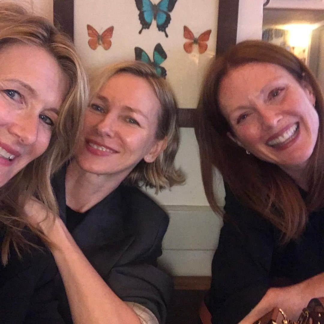 ジュリアン・ムーアさんのインスタグラム写真 - (ジュリアン・ムーアInstagram)「Had the best lunch today with these 2 genius actors.  And all around GREAT people. Plus they’re so pretty. 👍」5月31日 7時15分 - juliannemoore