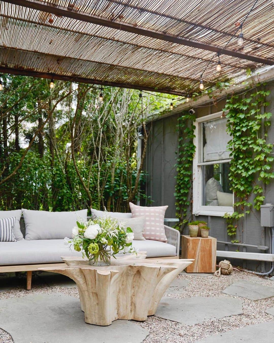Homepolishさんのインスタグラム写真 - (HomepolishInstagram)「PSA: We're posting up on this patio all summer. Our designer beautified this backyard space at goop's Sag Harbor shop and we've staked it out as our summer hangout. We'll manage to pull ourselves away from the Harbour Outdoor sofa to take meetings on June 7th. Which means you can schedule time to stop by for a complimentary consultation (and stay an extra hour to drink rosé and admire the view). Tap the link in bio to snag your spot.  Design by @j.r.i.d. of #HomepolishNY Photo by @a_gaut for @goop」5月31日 7時30分 - joinfreddie