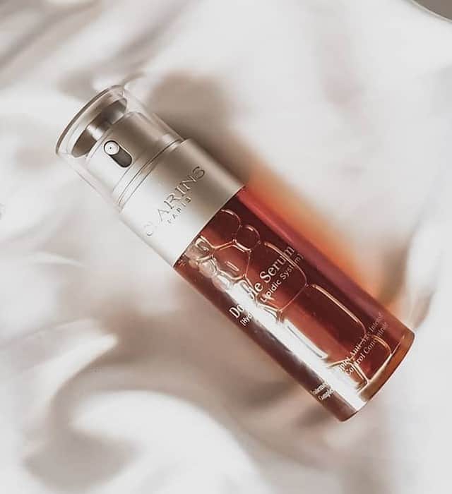 CLARINSさんのインスタグラム写真 - (CLARINSInstagram)「Sleeping like a baby is easy when you know you'll wake up with revived, radiant skin ✨ What's your secret to a good night's sleep? #ClarinsSkincare #DoubleSerum 📷: @sombiliuketui」5月31日 7時25分 - clarinsusa