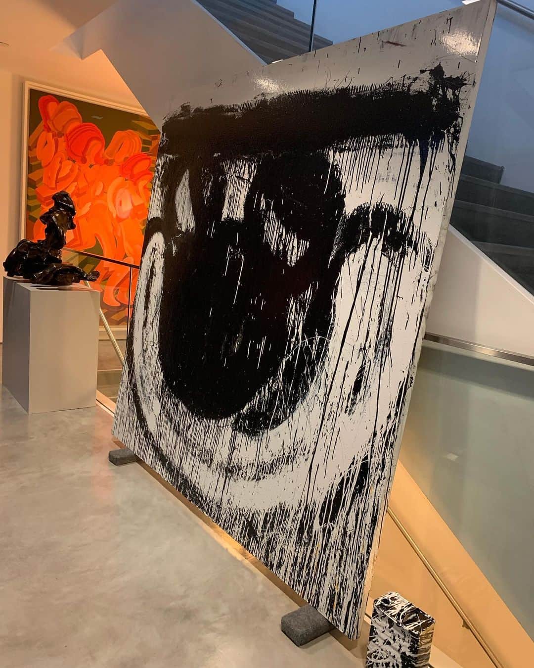 KAWSONEさんのインスタグラム写真 - (KAWSONEInstagram)「Stepping out into this pouring rain with a smile from the Fizz... @joycepensato ❤️」5月31日 7時34分 - kaws