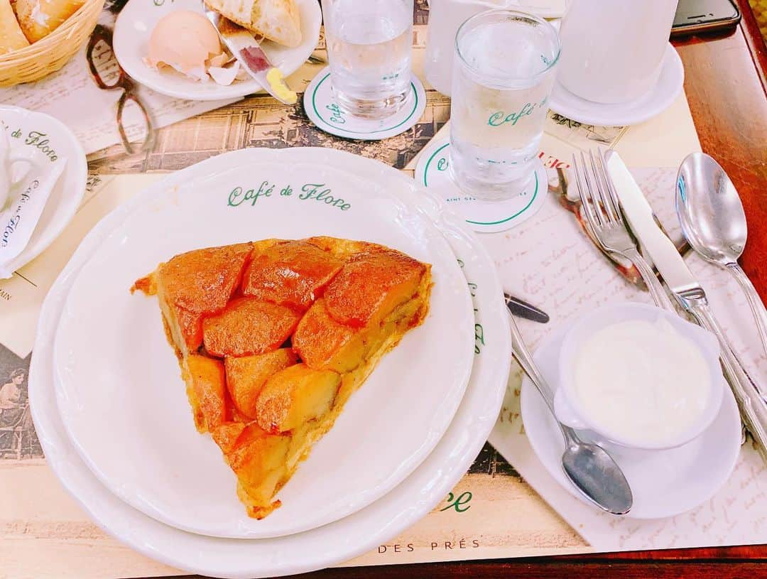 石田ひかりさんのインスタグラム写真 - (石田ひかりInstagram)「Le meilleur porridge croissant de la vie❣️ espresso ❣️tarte tartan❣️ #becauseIloveyou #翻訳が💦💦 #クロワッサン粥🥐 #人生最高のクロワッサン❣️」5月31日 7時46分 - hikaringo0525