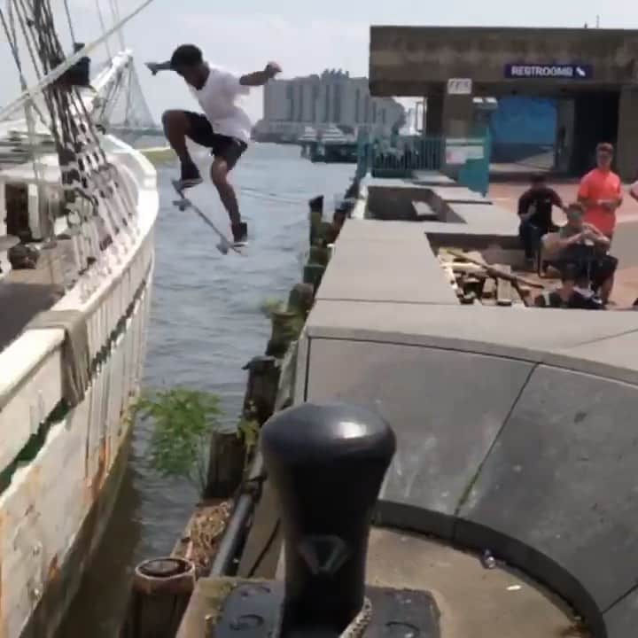 スラッシャーのインスタグラム：「CAPTAIN QUEL ⚓️ @quel615  Filmed by @smokinarollie」