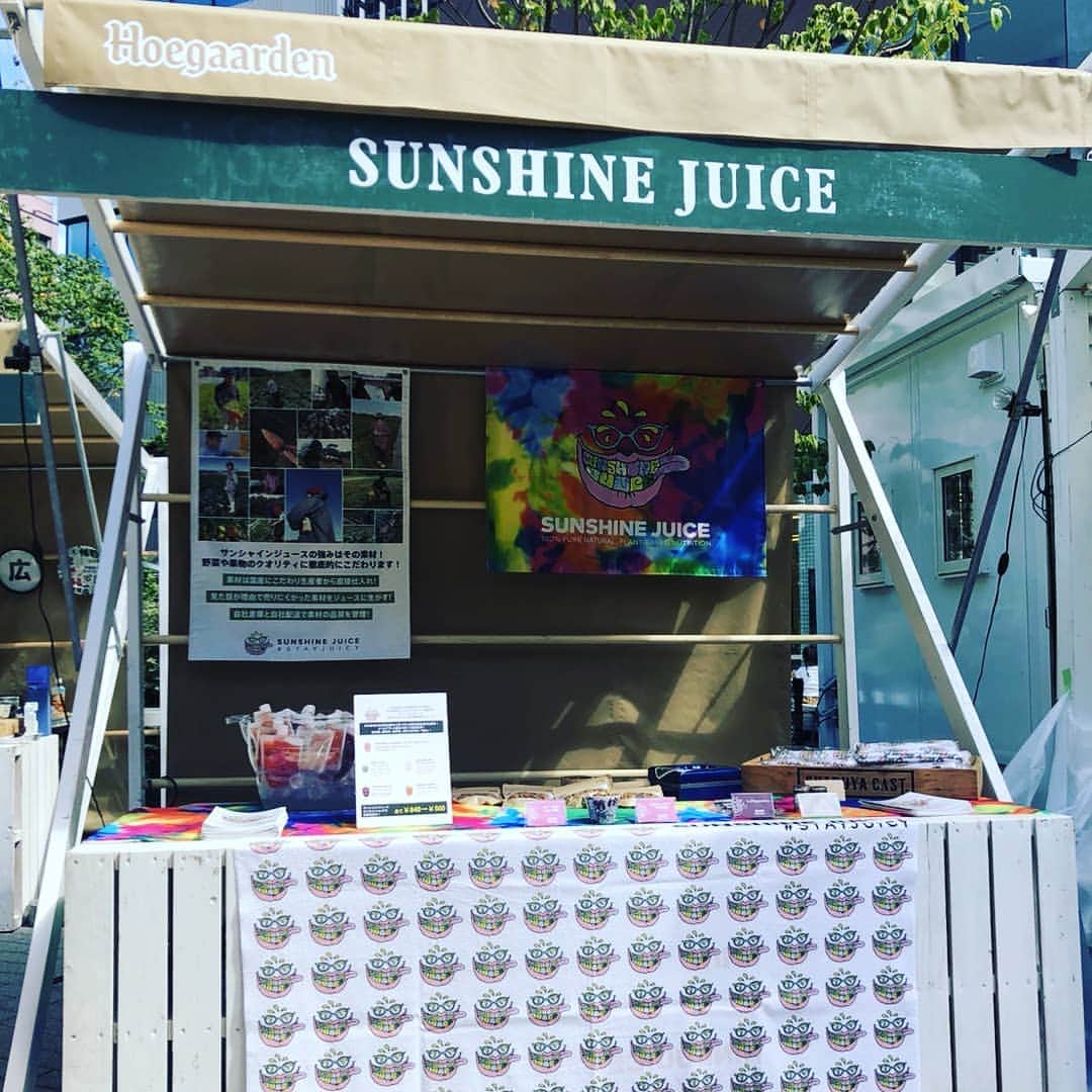 Sunshine Juiceさんのインスタグラム写真 - (Sunshine JuiceInstagram)「今週末6/1,2（土・日）はヒューガルデンファーマーズマーケット「THE GAARDEN – ザガーデン」に出店します!!SHARE GREEN MINAMI AOYAMAで開催されるこのイベントは、都会の緑の中で味わうピクニックを楽しむコンテンツが盛りだくさん。サンシャインジュースはコールドプレスジュースやギルトフリースナックのナッツなどをご用意しています。ぜひお越しください🌞  #stayjuicy #sunshinejuice #coldpressedjuice #event #thegaarden #サンシャインジュース #コールドプレスジュース #ギルトフリー #イベント #マルシェ #ファーマーズマーケット #ピクニック #ザガーデン」5月31日 7時55分 - sunshinejuicetokyo