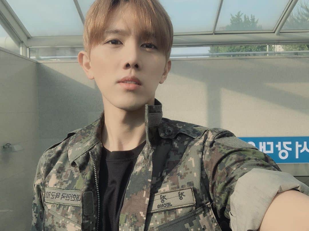 ジョンギュンのインスタグラム：「눈부신 #예비군아침 #휴」