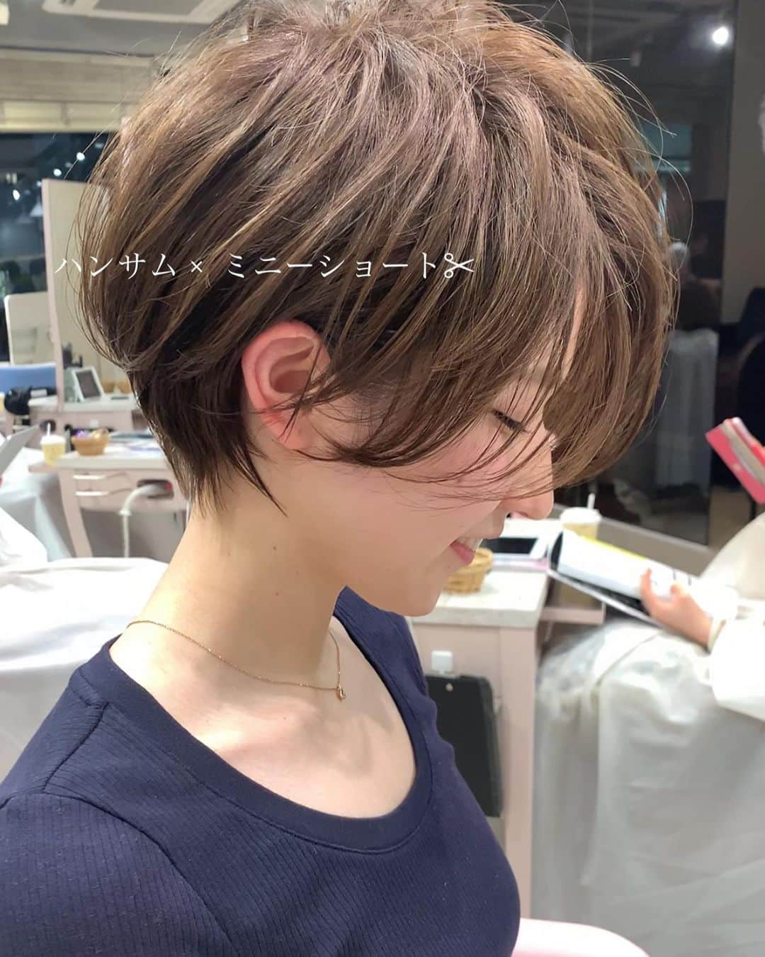 ✂︎伊輪/ショート&ボブ/銀座/渋谷/亀戸/美容師✂︎さんのインスタグラム写真 - (✂︎伊輪/ショート&ボブ/銀座/渋谷/亀戸/美容師✂︎Instagram)「✨✨✨2019年  夏  伊輪 ショートはさらに進化します✂︎✂︎✂︎✨✨✨ミニーカラー ×  ミニーショート × ✂︎✂︎✂︎✨✨✨ . ◆ 🌟 🌟2019年3月🌟2回目の個人月間指名総売上 1300万円を達成できました✨✨✨✨お客様には心より感謝申し上げます。 . そして、🌟2019年 ⚡️自分に自信がない方⚡️をTEAM伊輪でモテる（自信ももてる）女子にします😊😊😊自分なんてかわいくない。自分はブス。自分に自信がない。自分の年齢的にあきらめちゃう、自分が好きじゃない、ちょっとかわいいけどもっとかわいくなりたい方、などなど、と遠慮してしまーーーーう女性のみなさん！！そんな女性の魅力を引き出し、必ずキレイにかわいくいたします！！髪型から始まる2019年にしましょう！！！髪型変わると人生変わりますよ✨✨✨ぜひ、僕の自慢のTEAM伊輪におまかせください！！！ . そして ★AFLOATは敷居は高いと思われがちですが★そんな事はありません！！ かわいく、キレイになりたい方ならほんとーーーーーーに誰でもオーケーです！年齢も関係ないですし、自分に自信のない方ならなおさら、ウェルカムです🌟 ◆僕にしかできないカット技術✂︎✂︎✂︎◆で必ず、キレイにかわいくいたしますよ！！！😆😆😆 . ◆僕にしかできないカット技術✂︎✂︎✂︎◆ . 🌟ミニーショート♡✂︎は似合わせカット&カラーです🌟 . 年齢も関係ないです！！！ 10代〜50代、60代、70代でももちろんOKです*\(^o^)/*僕のお客様は年齢層はほんとーーーーーに幅広いので遠慮なくオーダーしください！！ . 長さのバランス、顔の大きさに、骨格、輪郭、クセ、などのその人にに合わせた、ヘアスタイルをお届けします！ . 楽しみにしていてくださいね！！ . ◆ご予約について◆ . DMが1番予約とれます🙋⭐️⭐️⭐️ 遠慮なく、直接のメッセージください⭐️⭐️⭐️ 突然でも、深夜でも、夜中でもいつでも遠慮なく連絡くださーーーい！！ .  銀座店.渋谷店はネット予約枠が少ないためお電話ですと予約取れます⭐️ .  銀座店 03-5524-0701 渋谷店 03-6455-1640 亀戸店 03-5875-5992 . 『僕にしかできない似合せますカット』技術で必ずかわいくしますのでぜひ、担当させてくださいね。 . ★僕らにしかできない★TEAM伊輪のアシスタント5名 ✨✨✨✨✨✨✨✨✨✨✨ ◆ TEAM伊輪 の女性カラーリスト◆2名 ★藤崎 @yuzu.natu ★小野寺 @ono_afloat.jp  カラーの知識と経験をもったスペシャリスト揃い！カウンセリングさせていただき、 女性目線でのデザインとお客様のニーズを融合して、カラーを提案させていただきます . ☑︎赤味や黄味を消したい ☑︎パサついて見えない艶カラーがしたい ☑︎暗くてもキレイなカラーがしたい ☑︎職場でも大丈夫なカラー ☑︎白髪染めでもキレイにカラーしたい ☑︎ハイライトなどもしてみたい ☑︎人とは違うオシャレカラーがしたい . などなど、1度ご相談ください♪🌟 . ◆TEAM伊輪のストレート担当◆ ★新野さん @niinyo_san  お客様のストレートやパーマのカウンセリングさせていただき、提案、相談を担当しています。1日に4.5人のお客様のストレートをしている経験値と豊富な知識、ダメージを理解したマニアックなお薬選定をし、そのお客様にあったパーマを行います！！ . ★ ★長田君 @takaragram_  が6月1日にデビューします！！ . ★元リーダーのもっさん （谷元君）@mossan_style は4月にスタイリストデビューしました✨✨✨ぜひ指名してあげてください！！ . 僕の自慢のTEAM伊輪にぜひ会いに来てください。 TEAM全員で必ずお客様を幸せにいたします😆😆😆 . ◆ネットでご予約が✖︎の場合◆でもお電話だとご予約可能です！！お気軽にお電話ください。 女性レセプションさんが対応させていただきます。 . 銀座店 03-5524-0701 渋谷店 03-6455-1640 亀戸店 03-5875-5992 . ◆料金・出勤スケジュール◆に関しては プロフィールのウブサイトクイック⭐️」5月31日 8時10分 - iwa_short