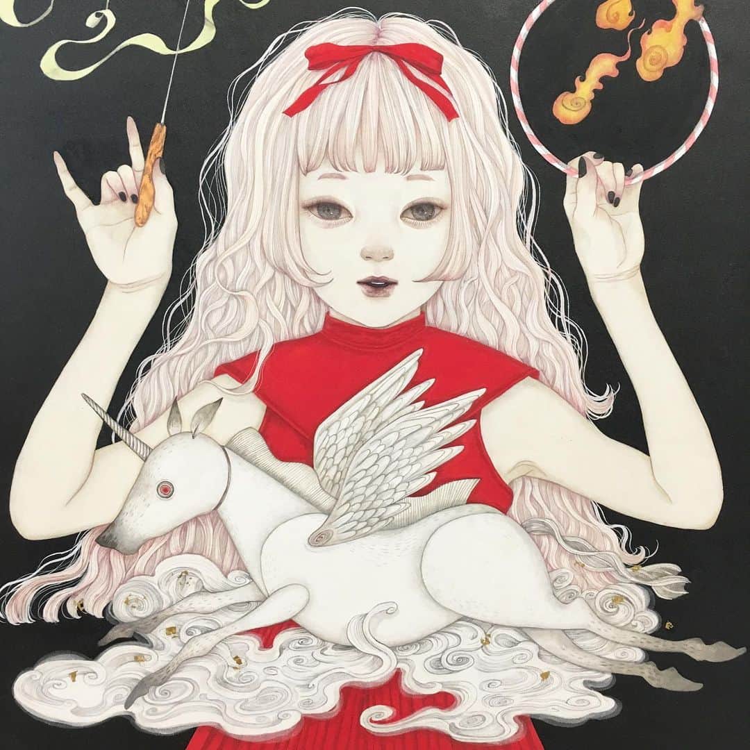 佐久間友香のインスタグラム：「detail 麻紙に墨、岩絵具、アクリル絵具 natural mineral pigments, Japanese ink ,acrylic paint on hemp paper  #illustration #art#japanesepainting#日本画#イラスト#アート#絵#ペガサス」