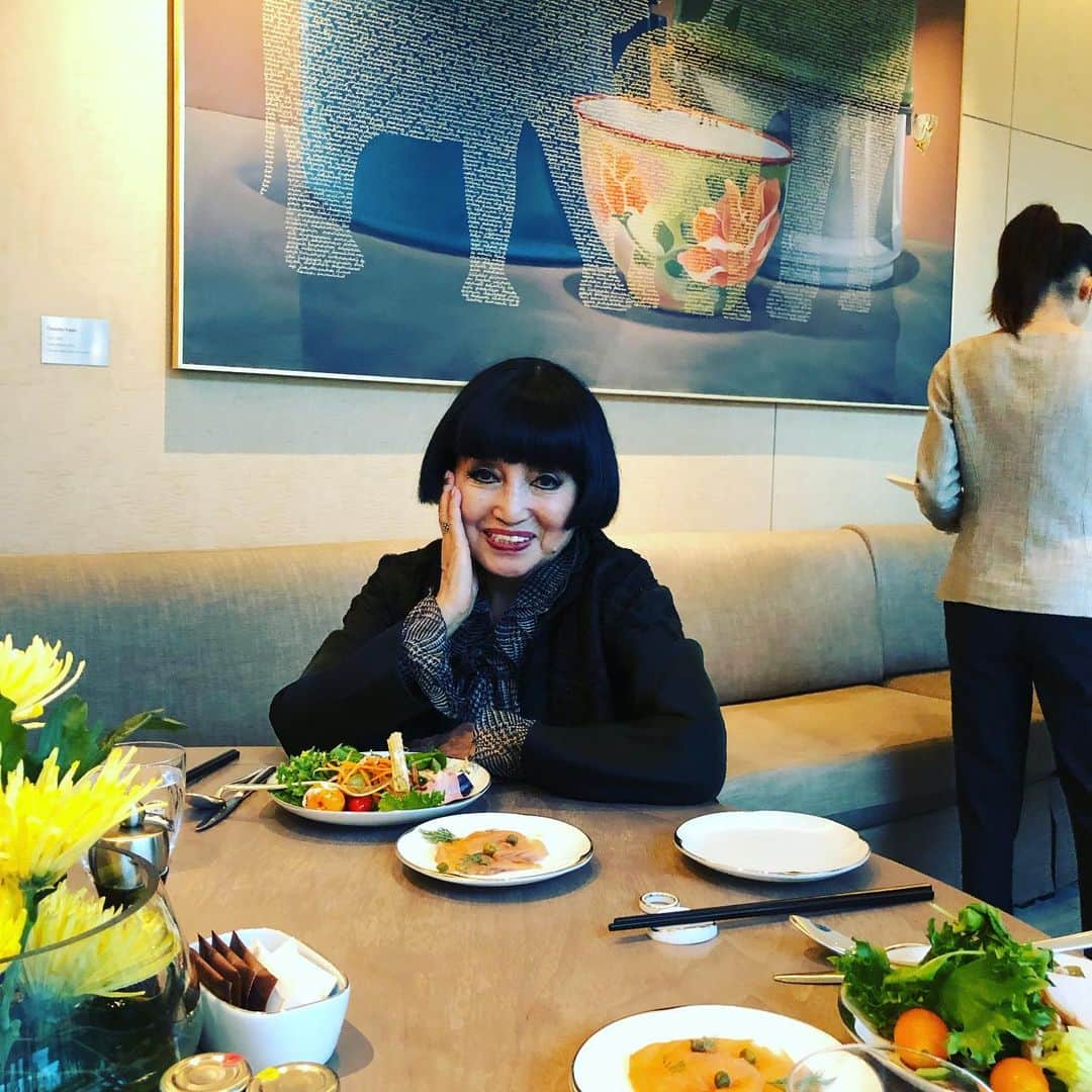 黒柳徹子さんのインスタグラム写真 - (黒柳徹子Instagram)「おはようございます。 私は、夜中の便でバンコクに来ました。 遅いゴールデンウィークって感じ💕 早速、ホテルの朝食💕」5月31日 8時27分 - tetsukokuroyanagi