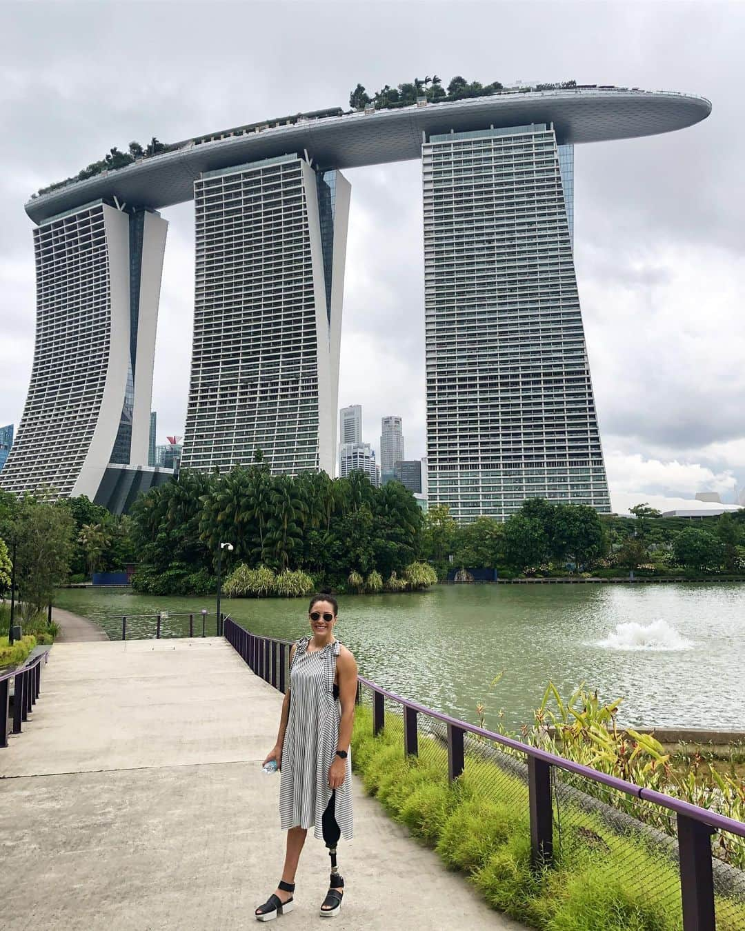 Sophie Pascoeさんのインスタグラム写真 - (Sophie PascoeInstagram)「Fleeting visit, playing tourist in Singapore 🇸🇬📸👋🏼 #stopover #singapore #landmarks」5月31日 8時35分 - sophpascoe1