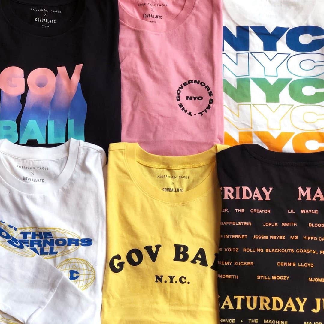 American Eagleさんのインスタグラム写真 - (American EagleInstagram)「Who's ready? 🎶 You can grab one of our AE x @GovBallNYC tees at the merch tent this weekend and stop by the AE Experience next door ⚡️ Check out IG Stories for a sneak peek at our stage & who you can meet Friday. #govballnyc」5月31日 8時43分 - americaneagle