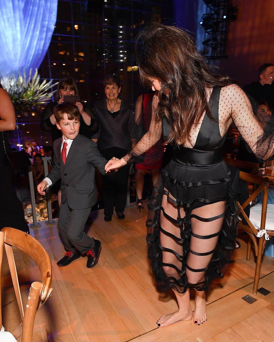 Just Jaredさんのインスタグラム写真 - (Just JaredInstagram)「So cute! @shailenewoodley and her on-screen son @iain danced the night away at the “Big Little Lies” premiere party! #ShaileneWoodley #IainArmitage #BigLittleLies Photos: Getty」5月31日 8時52分 - justjared