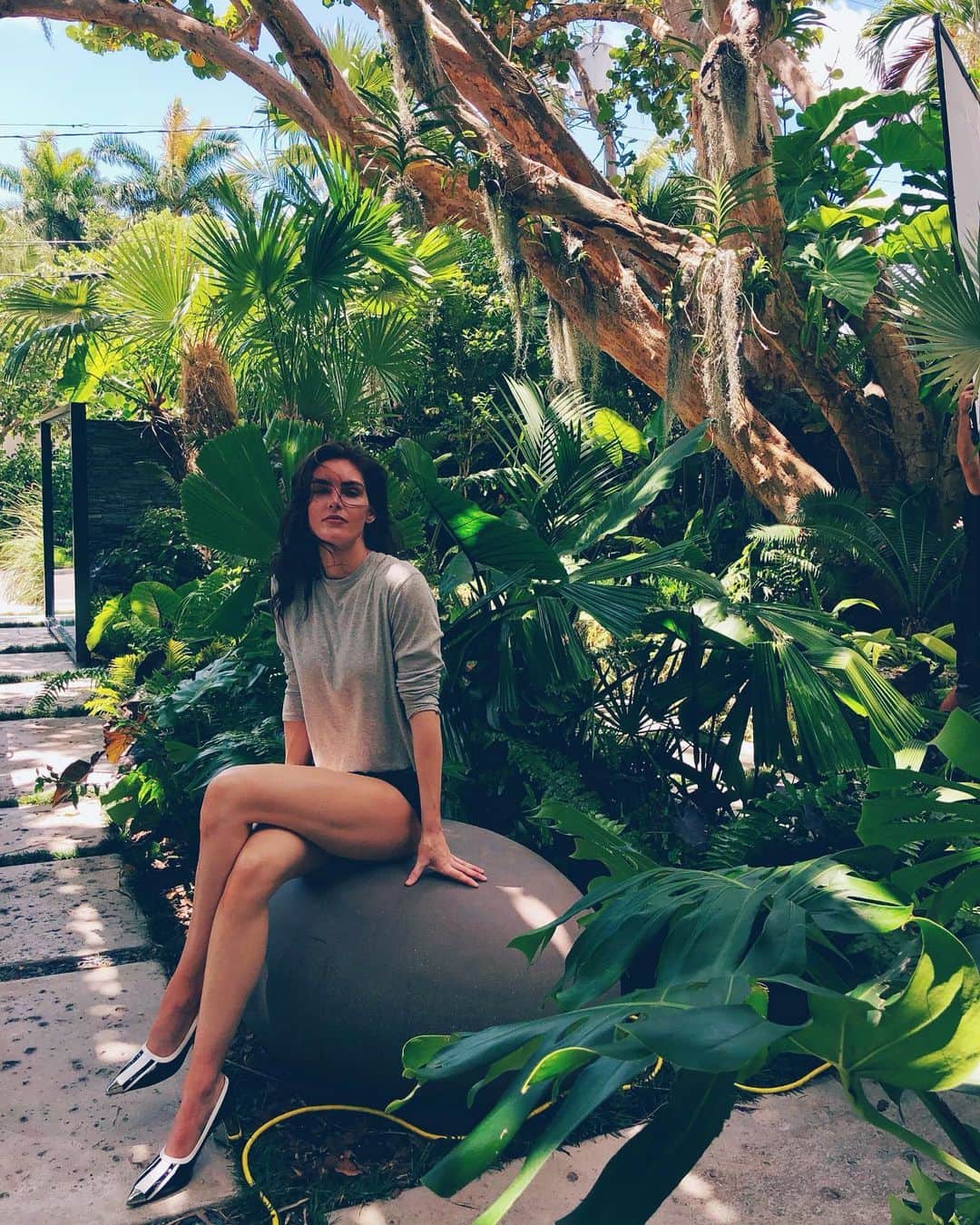 ヒラリー・ローダのインスタグラム：「18 hrs in Miami 🌴」