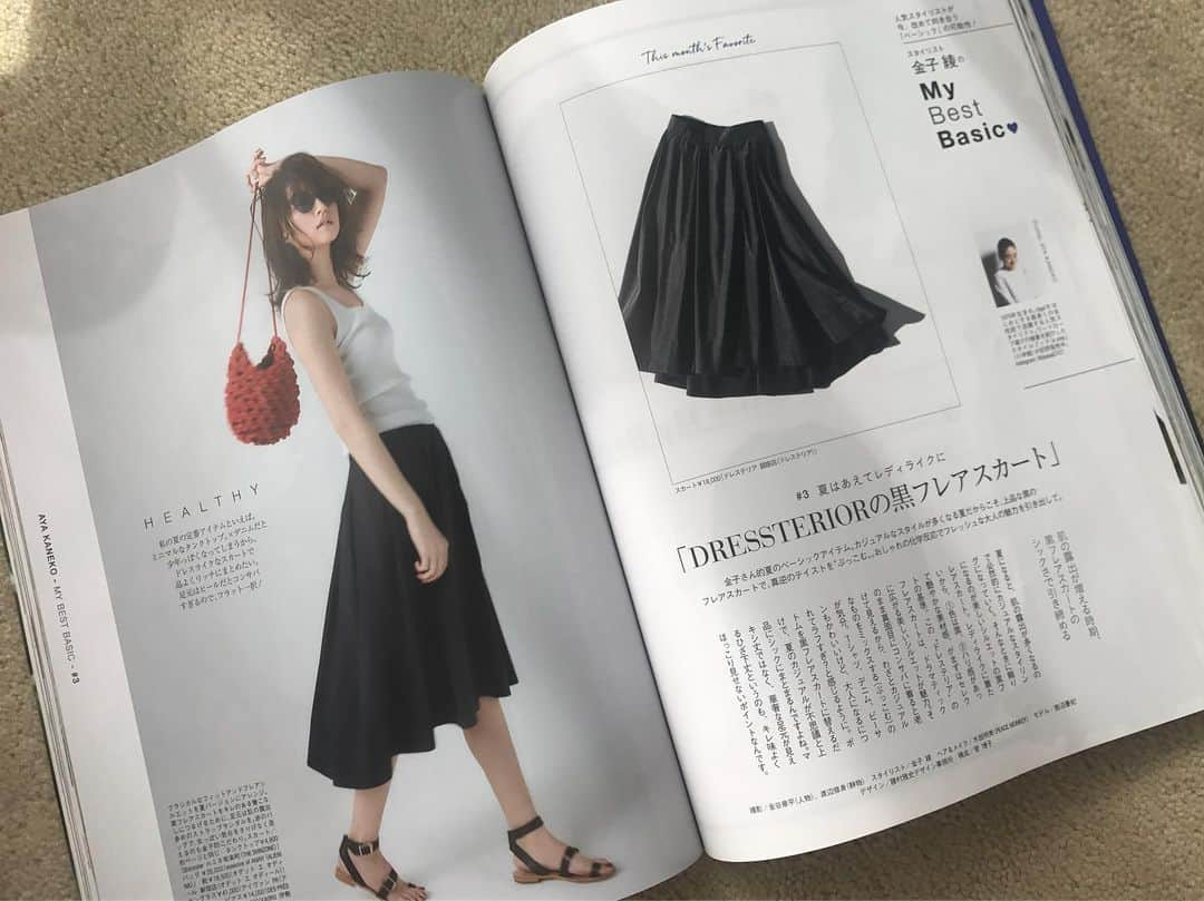 金子綾さんのインスタグラム写真 - (金子綾Instagram)「@oggi_mag 7月号 連載 今月は黒ふんわりスカート  #mywork #stylingbyme」5月31日 9時01分 - ayaaa0707