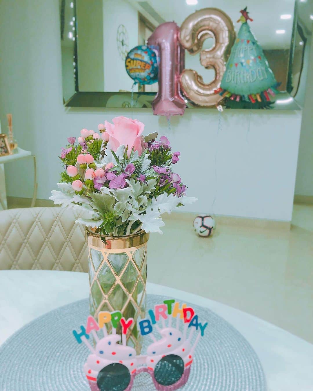 のインスタグラム：「絶賛反抗期中の息子さん13歳になりました🎂🙏🎊👦🏻 ・ 夏から新生活が始まるけど彼にとって大切な時間となりますように...⭐️ ・ 反抗期も成長中と思って流せる時と流せない時の差。。。🙈 ・ 毎日どうしてそんなに怒られる事があるのか。。 ・ Happy Birthday 🥳 ❤️ ・ #2019 #sg #5/30 #birthdayboy #teenager #反抗期 #13yearsold #おめでとう🎉」