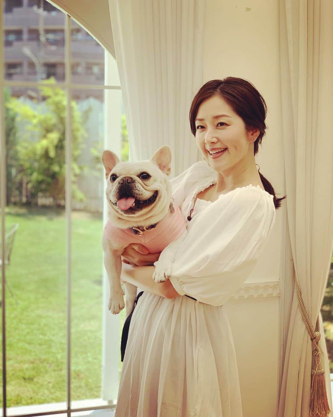 笛木優子のインスタグラム：「おはようございます😍  今晩、5/31（金） テレ東「どうぶつピース！！」 18:55～ 「空港で大活躍！日本を危険から守る犬スペシャル」  ぜひ見てください🥰 ピース君やかわいいワンちゃんネコちゃんもいます。」