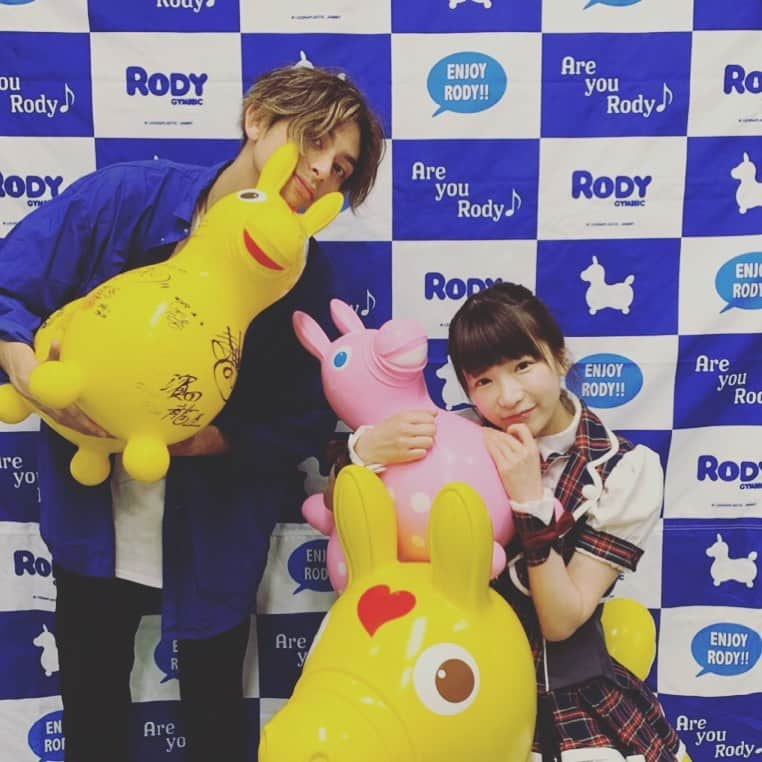 ZiNEZKAMIKAZEさんのインスタグラム写真 - (ZiNEZKAMIKAZEInstagram)「#areyourody last😢😢 with #もえあず さん！ アイドルでありながらシンガーもやりさらにはyoutuberまでやる世界レベルの爆食女王、大食いタレントさんにインタビューしました🤤🤤 他にも多彩な方で話してて色々と面白かったと共に世界の大食い事情なんかも聞けて勉強なりました😊  #rody #fmyokohama #zbounce #もえのあずき」5月31日 20時10分 - zinez_kamikaze