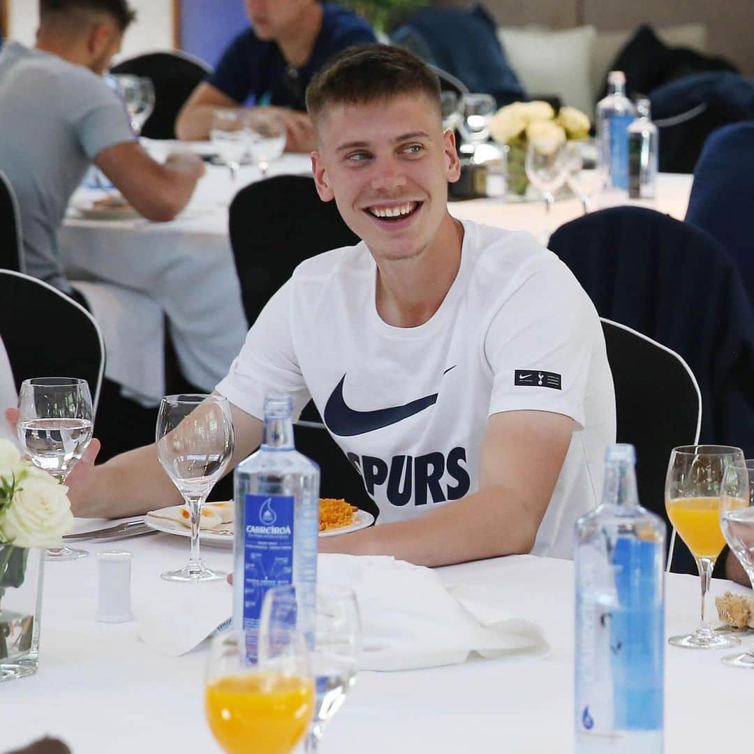 トッテナム・ホットスパーFCさんのインスタグラム写真 - (トッテナム・ホットスパーFCInstagram)「Time to refuel. 🥘 🥗 #UCLfinal #MarchToMadrid」5月31日 20時03分 - spursofficial