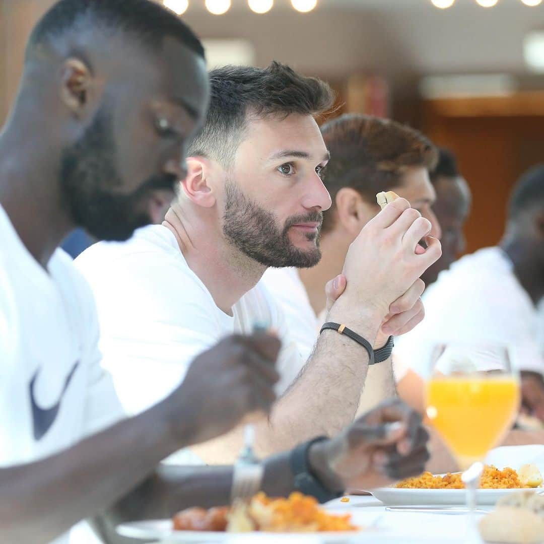 トッテナム・ホットスパーFCさんのインスタグラム写真 - (トッテナム・ホットスパーFCInstagram)「Time to refuel. 🥘 🥗 #UCLfinal #MarchToMadrid」5月31日 20時03分 - spursofficial