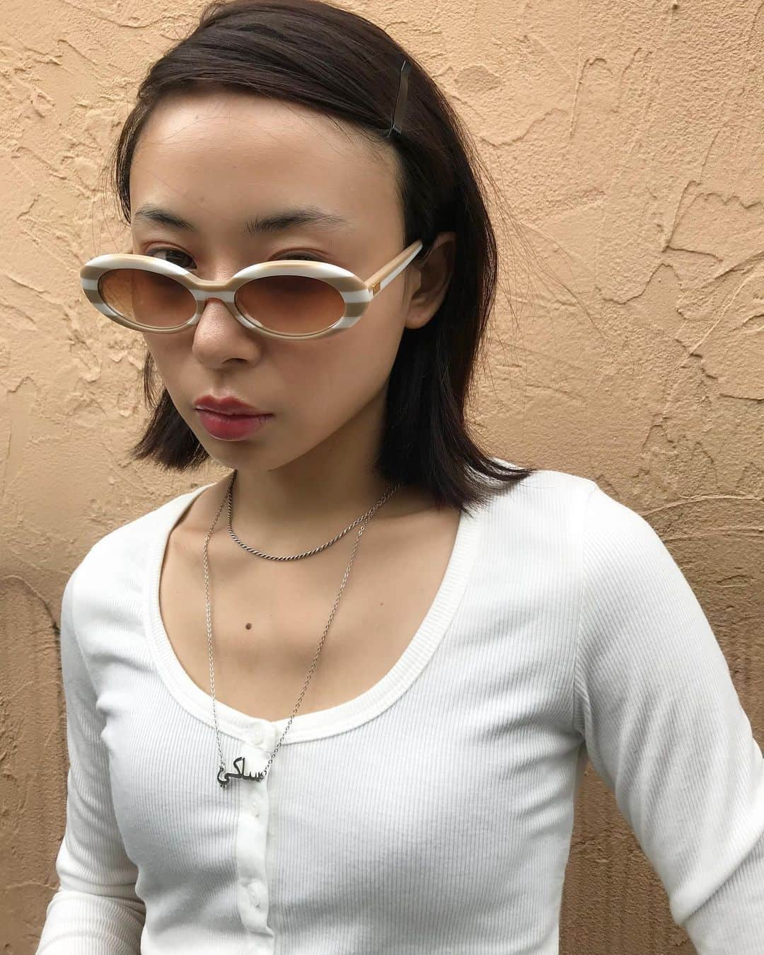 後藤早貴さんのインスタグラム写真 - (後藤早貴Instagram)「@crapeyewear 🕶 @89xiiitokyo necklace SAKIをアラビア語でネックレスに😚むっちゃ可愛いし長いチェーン欲しかったからとてつもなくお気に入りなの。シルバーだから金属アレルギーしないんだ！良いでしょー？？宝物の小物シリーズでした🥳 #crapeyewear #eyewear #necklace #me #gosaki」5月31日 20時03分 - gosakicchi