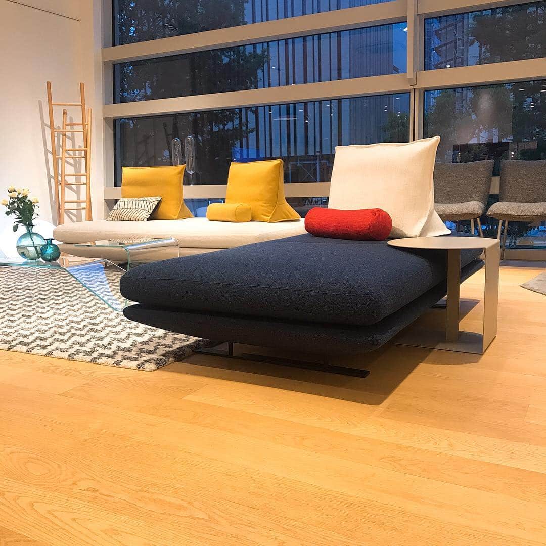 ligne roset shopのグルメインスタ