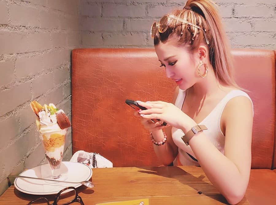 鈴木まりなのインスタグラム：「☜swipe🤪 」