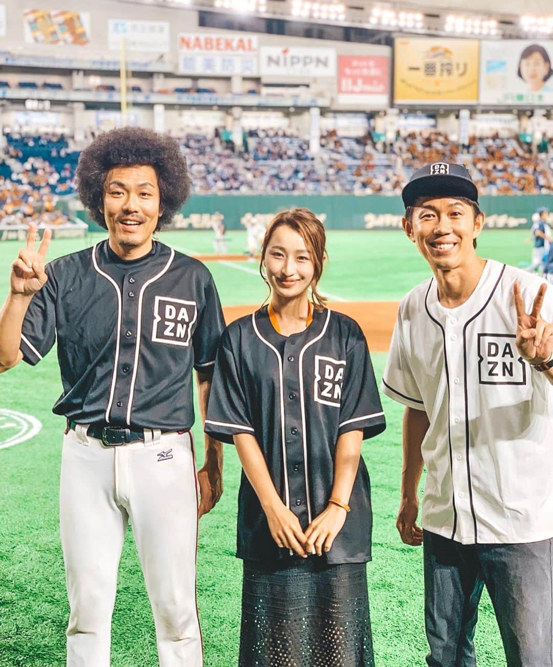 のインスタグラム：「- - 初の野球観戦⚾️😆 DAZNさんにご招待いただき 東京ドームに行ってきたよ✨ グラウンドに降りてトータルテンボスのお2人とも 写真撮ってもらった！ (藤田さんはごるごるの撮影でお会いしたので2回目⛳️) - 球場に来れなくても、 スマホでどこでも試合が観れるDAZN📱❤️ 野球以外のスポーツも見放題だよん！ - DAZN（@dazn_jpn ）をフォロー＆ DAZNフォトブースで撮った写真に、  #WATCHDAZN のハッシュタグをつけて投稿すると、東京ドームのプレミアムラウンジで観戦ができる ペアチケットが当たるって！ スポーツ好きの人はぜひチェックしてね！✔️✔️ - #WATCHDAZN #野球観戦 #読売巨人軍 #読売ジャイアンツ #ジャイアンツ女子 #野球女子 #東京ドーム#TOKYOGIANTS #巨人 #DAZN #ゴルフ女子 #トータルテンボス #野球 #まずはルールから #どこのファンでもないです」