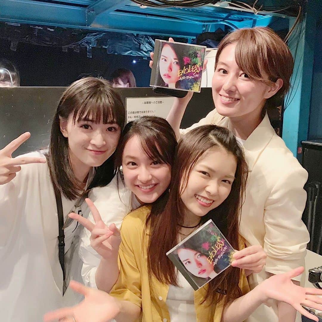 優希美青さんのインスタグラム写真 - (優希美青Instagram)「鶴田奈々ちゃんのライブにさらちゃんとゆうなちゃんと行ってきました！ . 久々に会えて嬉しかったし歌ってる奈々ちゃんもかっこよくてとっても素敵でした😊 . . . そして今日は @_revias_roppongi でトレーニングしてきました . 今日から毎日自主トレしようと思うけどいつまで続くかな、、🤔笑 . . #鶴田奈々 ちゃん #高月彩良 ちゃん #平祐奈 ちゃん #ミューブ #blendagym」5月31日 18時51分 - mio_yuki