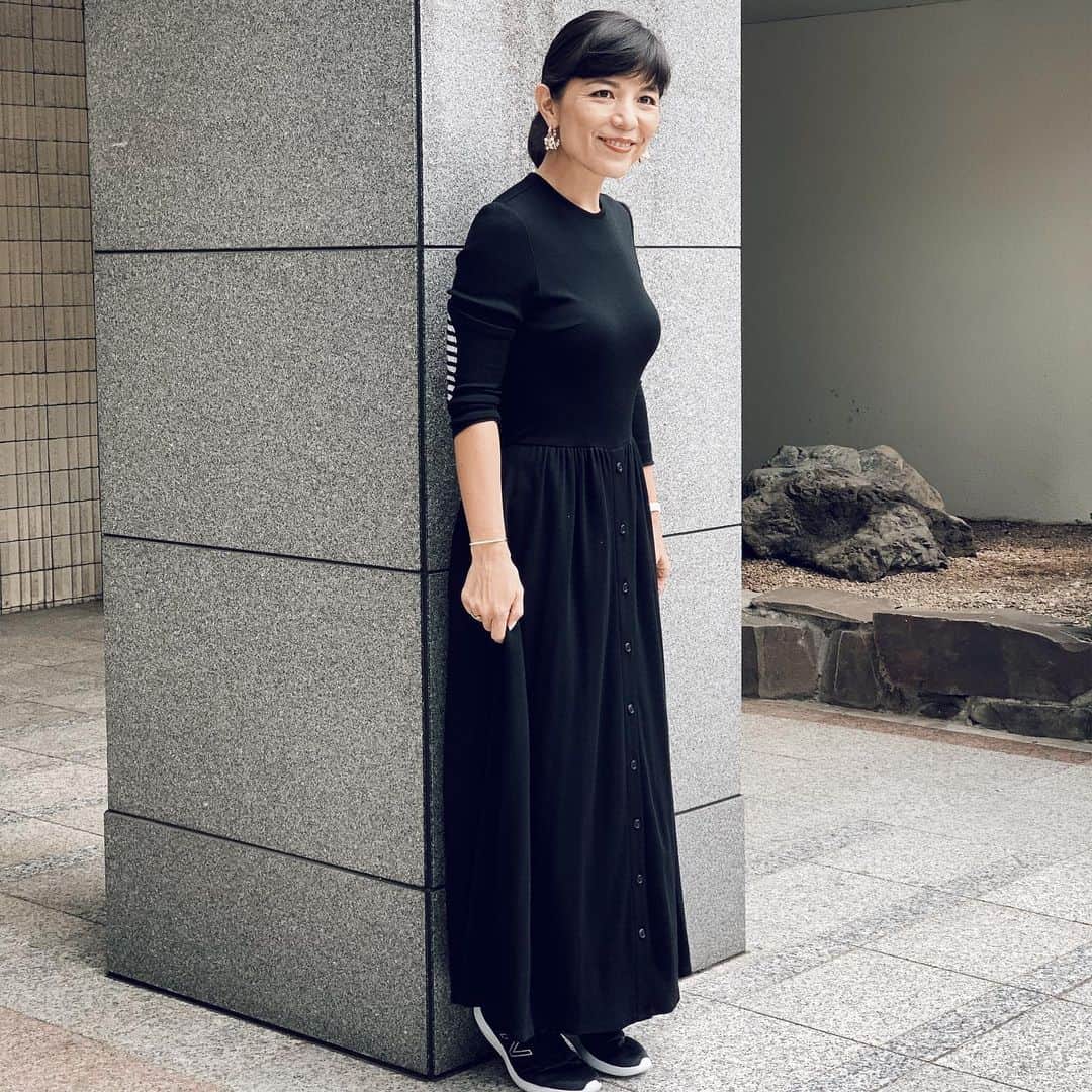 BORDERS at BALCONYのインスタグラム：「本日、柴田は #2019AW の新作「WEEKEND MAXI 」を着用し、日経ビジネスの取材をいただきました。 ⠀⠀ 公開、楽しみにお待ち下さい！⠀⠀」