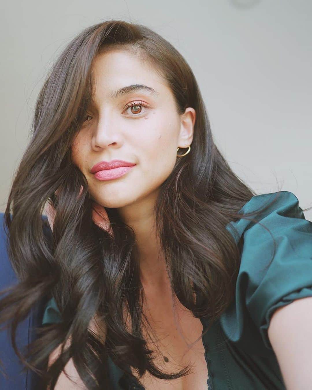 アン・カーティスのインスタグラム：「Hey you 😊. . . Wearing @blkcosmeticsph travels Lippie in New Zealand. Thanks for today @mikkamarcaida and @santiagoraymond #blktravels」
