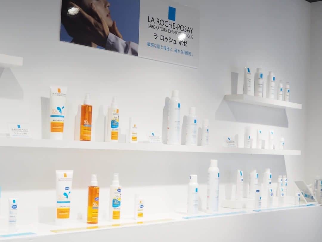 LA ROCHE-POSAY JAPAN ラロッシュポゼのインスタグラム：「. ＼紫外線が気になる季節に！意外と知らないUV対策講座／ . 先月行われたPOP UP EVENTにて大好評いただいた皮膚科医 友利 新先生によるラ ロッシュ ポゼ アンバサダーに向けたUV対策講座のレポートが公式サイトにて公開されました！ . ✓SPF値の違いは何を表しているの？ ✓ニキビのときは日やけ止めを塗るべき？ ✓日やけ止めの適切な塗り直しの頻度は？ など意外と知らないUV対策の情報が満載です🌟 ぜひチェックして、紫外線が気になるこれからの季節にお役立てくださいね！ . #ラロッシュポゼ #乾燥肌 #敏感肌 #低刺激設計 #敏感肌コスメ #スキンケア #ドクターズコスメ」