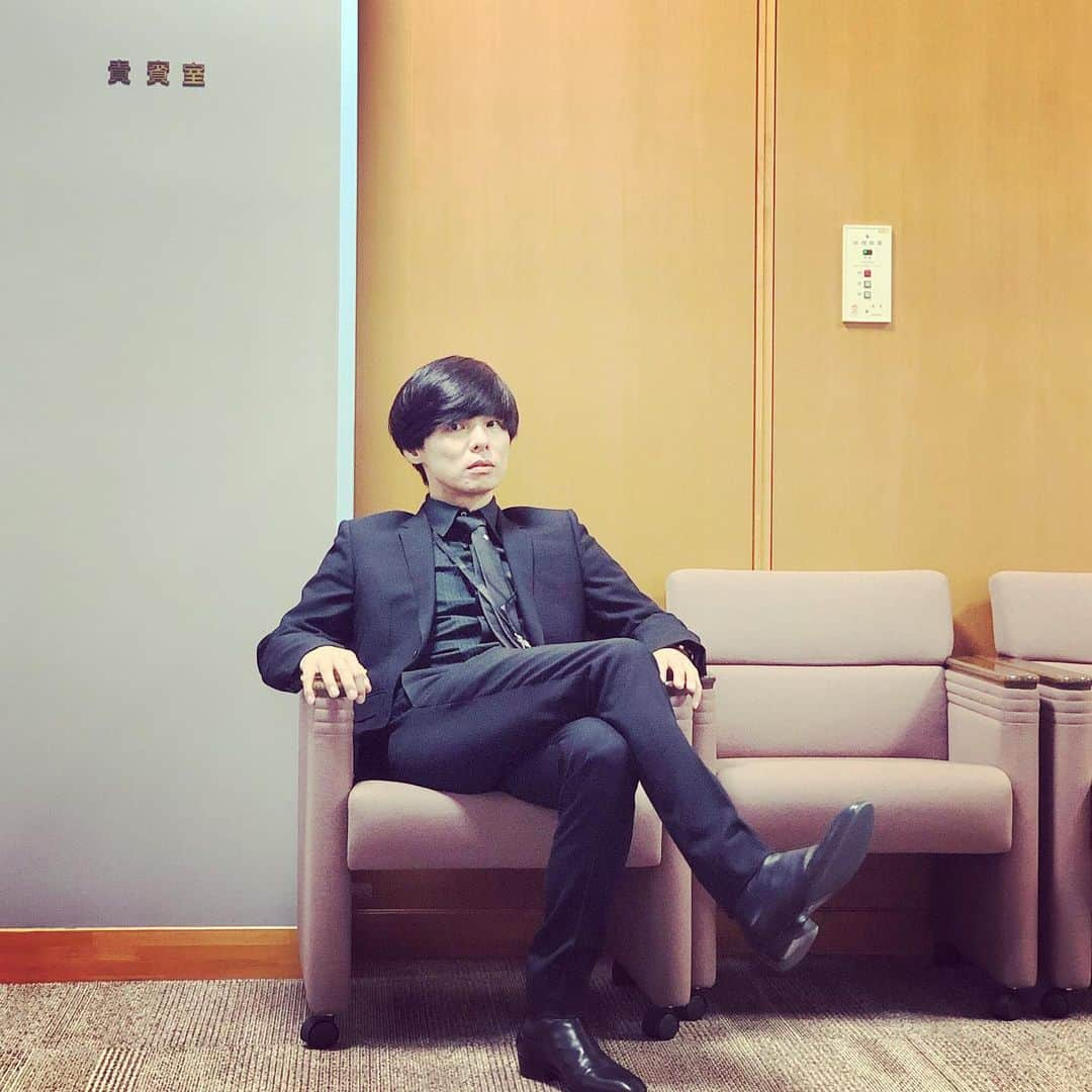 村長（小顔大使）さんのインスタグラム写真 - (村長（小顔大使）Instagram)「失敗から学べる事があるか無いかは本人次第 学べる事は  努力不足やったという事 失敗をする方法  自分の未熟さを正当化してはいけないし、 "人生に無駄な時間がない" は本気で取り組んでる人のみ言える言葉かなと思う。 #人生に無駄な時間はある #失敗学 #なるべく若いうちにたくさん失敗をする方がいい #チャレンジした人にしか失敗は経験できない #あれやったらあれしてください #自分の未熟さを正当化しない」5月31日 18時57分 - soncho12