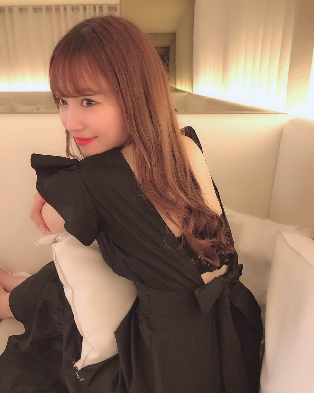 清里千聖さんのインスタグラム写真 - (清里千聖Instagram)「. 雨上がった🥺💕. ザックリ背中があいてる形かわいい💕. @17kg_official の黒ワンピ💓. #17kg #イチナナキログラム #japan #셀스타그램  #instagramjapan  #일상 #coordinate #韓国ファッション #韓国ファッション通販 #ワンピース #黒ワンピース #japanesegirl #愛知 #名古屋 #栄 #perfectbreaktime #instagood #팔로우 #얼스타그램 #패션스타그램 #친스타그램 #먹스타그램 #일상그램 #tagsforlikes #picoftheday  明日はFUNNY BUDDY公開生放送です🦁❤️. #zipfm #ラシック」5月31日 18時58分 - chiseikiyosato