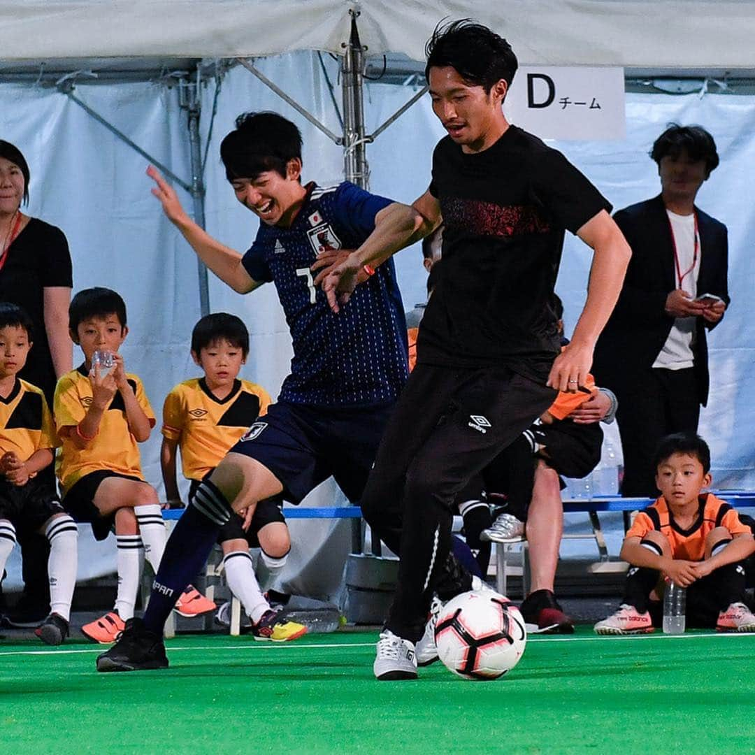 ゲキサカさんのインスタグラム写真 - (ゲキサカInstagram)「ものまねJAPANも登場!!『本物』との“激レア”マッチアップに大盛り上がり  #udn #udnsports #udnfoundation @udnsports #香川真司 #柴崎岳 #原口元気 #酒井高徳 #冨安健洋 #桃田賢斗 #薗田淳 #soccer #football  #サッカー #⚽️ #バドミントン #gekisaka #ゲキサカ ©︎KokiNagahama #ものまねジャパン」5月31日 19時02分 - gekisaka