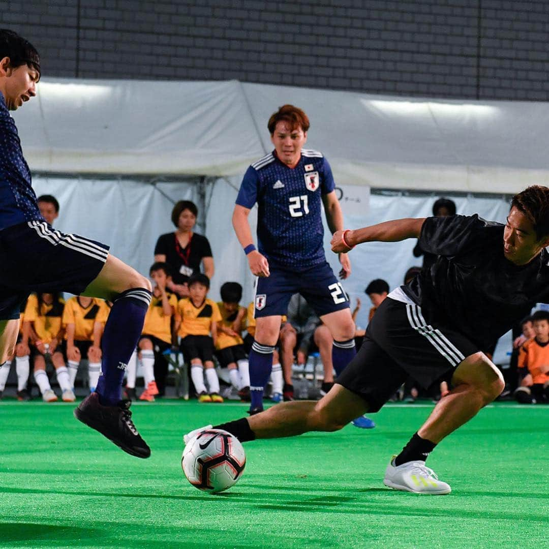 ゲキサカさんのインスタグラム写真 - (ゲキサカInstagram)「ものまねJAPANも登場!!『本物』との“激レア”マッチアップに大盛り上がり  #udn #udnsports #udnfoundation @udnsports #香川真司 #柴崎岳 #原口元気 #酒井高徳 #冨安健洋 #桃田賢斗 #薗田淳 #soccer #football  #サッカー #⚽️ #バドミントン #gekisaka #ゲキサカ ©︎KokiNagahama #ものまねジャパン」5月31日 19時02分 - gekisaka