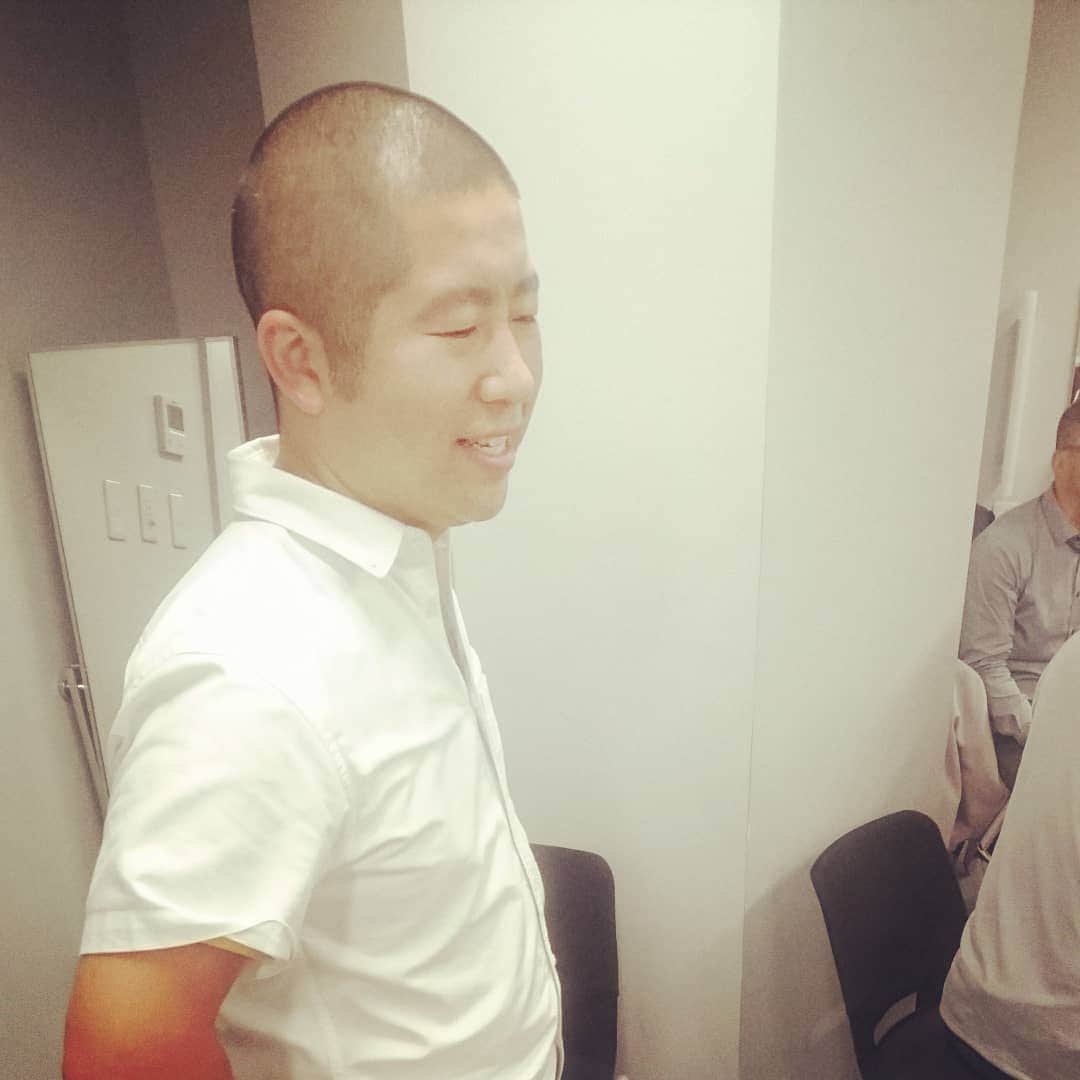 中村昌也のインスタグラム：「俺たちのNBAはじまるよ～✨ 楽天TVで～。。 ケンバウォーカー来るよ～✨ 楽屋でサインもらうか悩む澤部くん。。。 貰えます様に。。。」