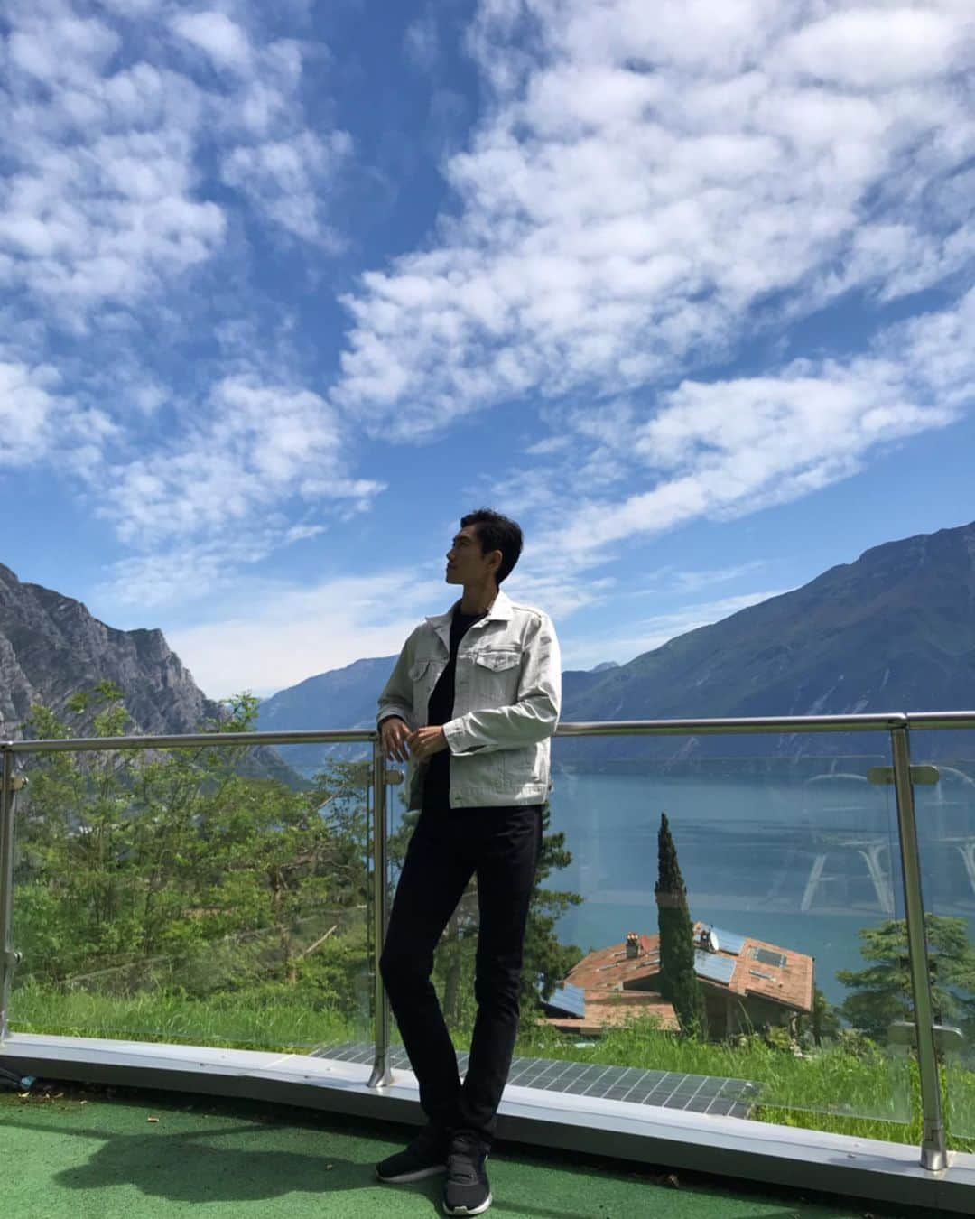 渡部純平さんのインスタグラム写真 - (渡部純平Instagram)「Had good experience and amazing location at Limone sul Garda Italy🇮🇹 . . . . #italy #limone #garda #shooting #major #majormodels #majormen #location #model #actor #summer」5月31日 19時21分 - junpei_wt7b