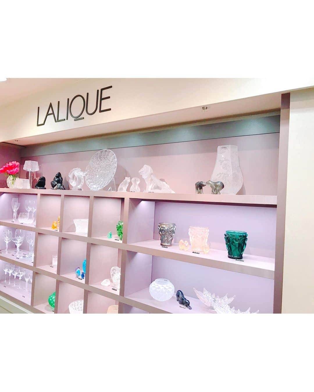 沢井里奈さんのインスタグラム写真 - (沢井里奈Instagram)「♡ . 名鉄百貨店 本店一階に今日からオープンした 「Lalique (ラリック)」の オープニングレセプションパーティーに ご招待して頂き行って来ました☺️💓💓 . 香水やアクセサリー、クリスタルを扱う フランスのラグジュアリーブランド💎✨ ｢ラリック｣とはフランスで生まれた ガラス・クリスタル界の至宝と称される 稀有なメゾンであるそうです🥺❤️ . とっても素敵な美しい世界観でした💐💕💕 . @lalique  https://lalique.jp/ . #Lalique #MyFirstLALIQUE #rirandture #toccocloset #ootd #coordinate #fashion #instafashion #photogenic #instagood #instagramjapan #japanesegirl #girls #ラリック #名鉄名古屋 #さわーコーデ #沢井里奈」5月31日 19時31分 - sawairina