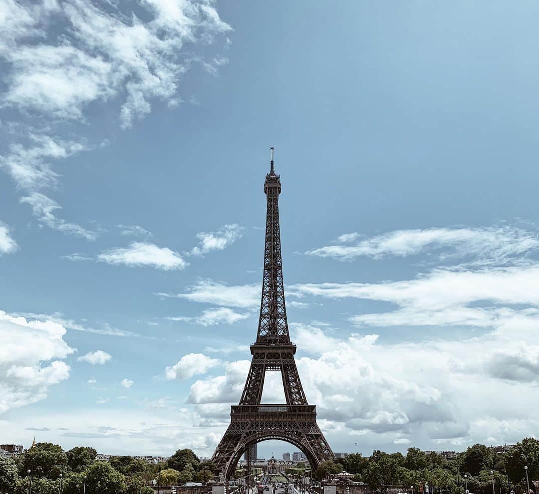 三浦大地さんのインスタグラム写真 - (三浦大地Instagram)「なんやかんや見に来る。  世界的パワースポット。  #paris #toureiffel」5月31日 19時44分 - daichi_1127