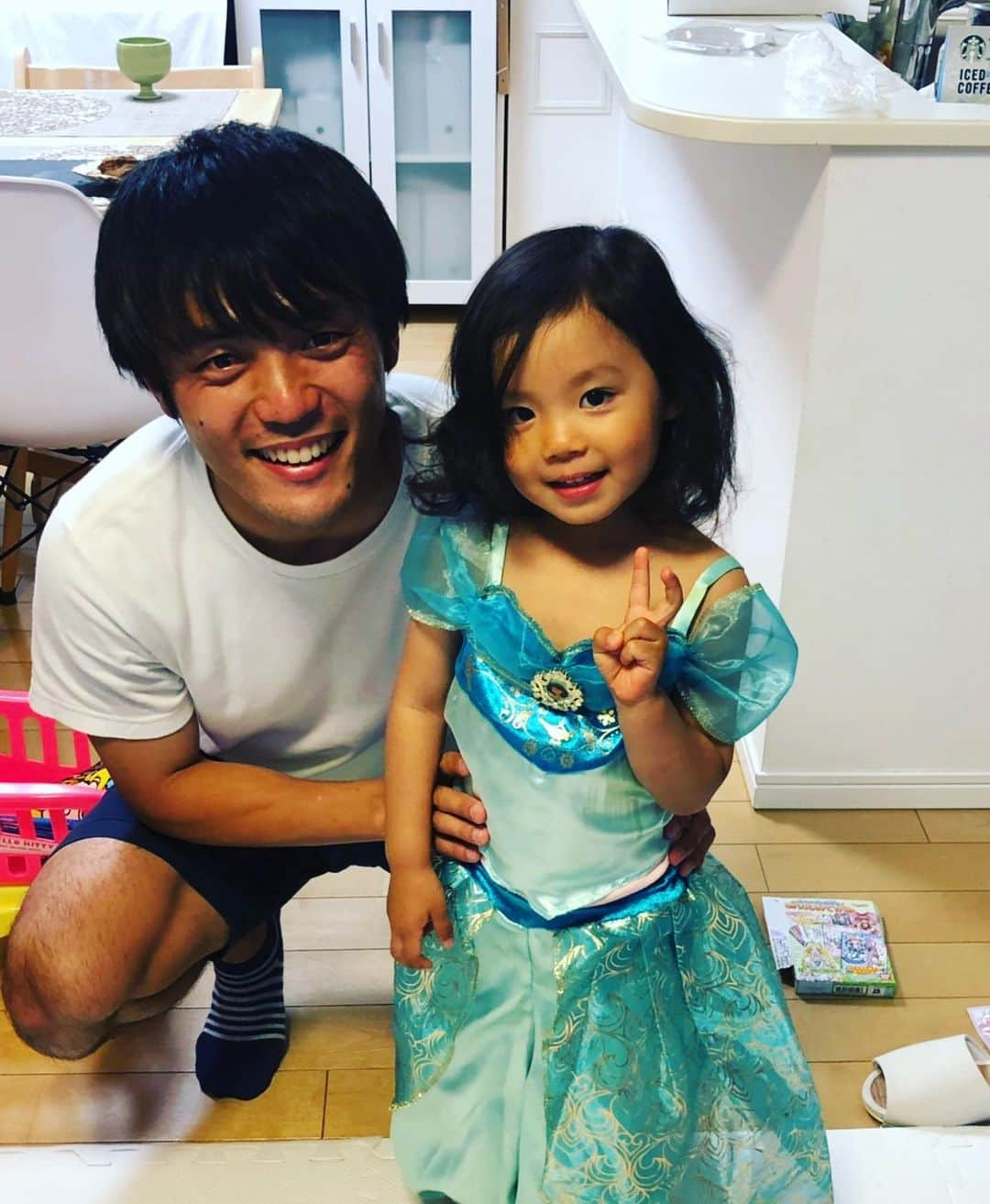 井上裕大さんのインスタグラム写真 - (井上裕大Instagram)「昨日で30歳になりました。 三十路です。 連絡くれた方々ありがとうございます。 こうやって家族に囲まれ、まさとひろも家に来てくれて、いゃ来させた！？笑 幸せな誕生日を迎えることができました。 これからもチームの為、チームに関わってくれている方々、サポーターの方々、そして家族の為に努力して行きます！ これからもよろしくお願いします。」5月31日 19時42分 - yudai_inoue_15