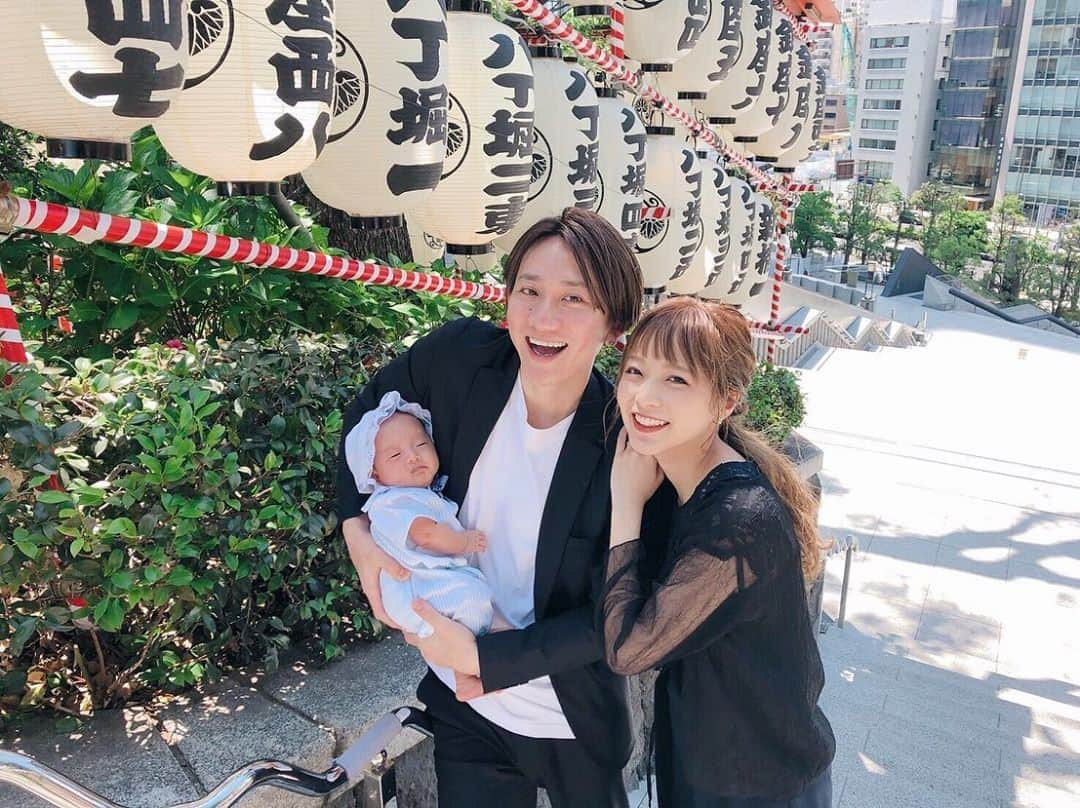 加藤千絵さんのインスタグラム写真 - (加藤千絵Instagram)「お宮参り👶💗 息子は眠いし、眩しいしで 全部なんとも言えないやる気のない表情をしてる笑 ㅤㅤㅤ 穂高さんのご両親も 宮崎から来てくれて嬉しかったなぁ〜💗 #お宮参り」5月31日 19時52分 - chie_kt