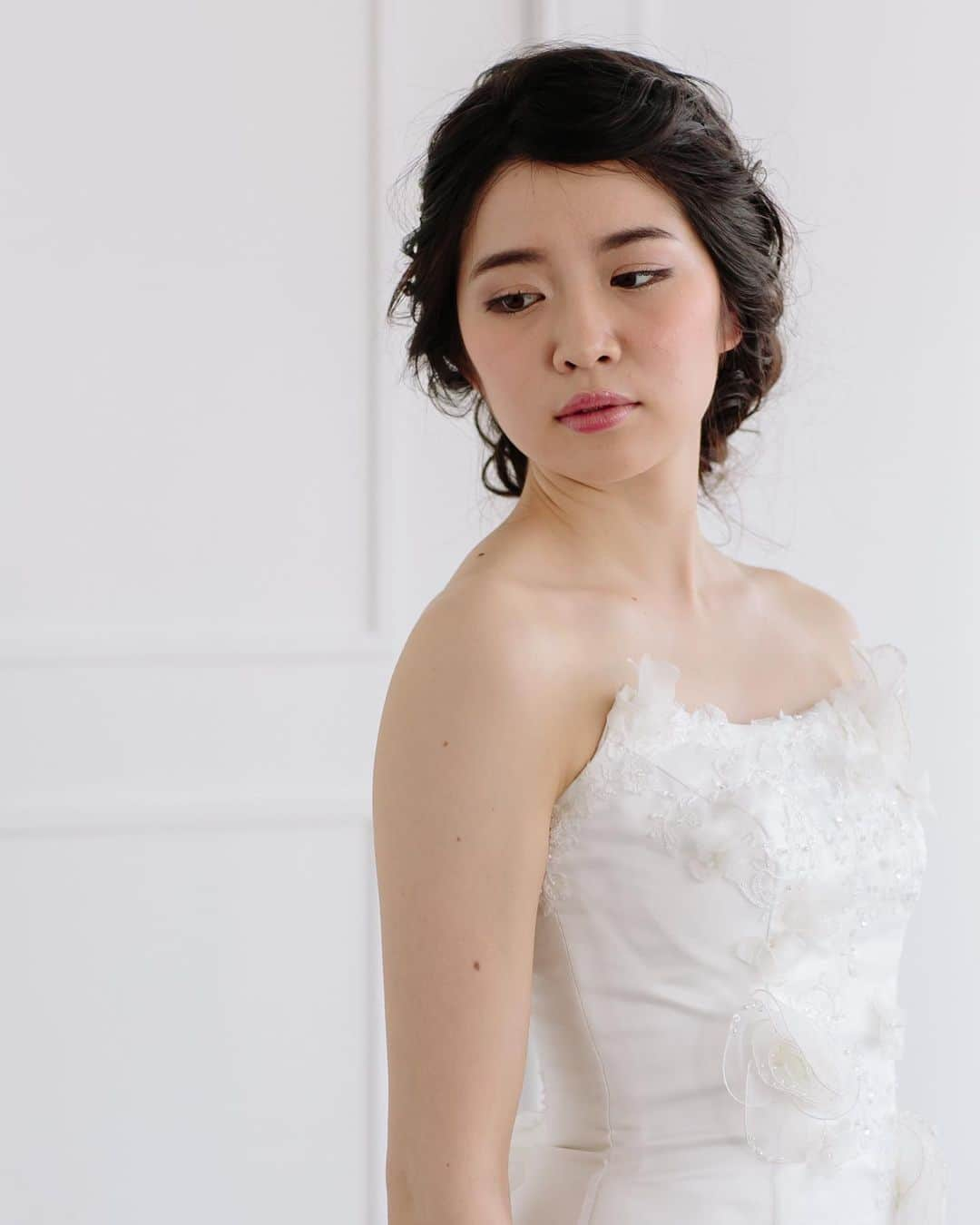 【公式】小さな結婚式さんのインスタグラム写真 - (【公式】小さな結婚式Instagram)「@petit.wedding をフォローしてね♩ #小さな結婚式 をつけてのお写真投稿も大歓迎です♡ こちらの公式IGでリグラムさせていただきます＊ .  ボディラインを美しく魅せる運命の一着。 360度どの角度から見ても美しさを感じさせる 花嫁コーディネートの提案をお任せください♩* . ——————— #小さな結婚式  #petitwedding #前撮り #結婚式  #プレ花嫁 #卒花 #アットホーム #少人数 #家族婚 #少人数結婚式 #ウェディング #ウェディングドレス #wedding #bridal #weddingdress #花嫁 #結婚式準備 #式場探し #日本中のプレ花嫁さまと繋がりたい #結婚式の思い出に浸る会 #結婚準備 #花嫁コーディネート #ドレス迷子 ———————」5月31日 19時57分 - petit.wedding