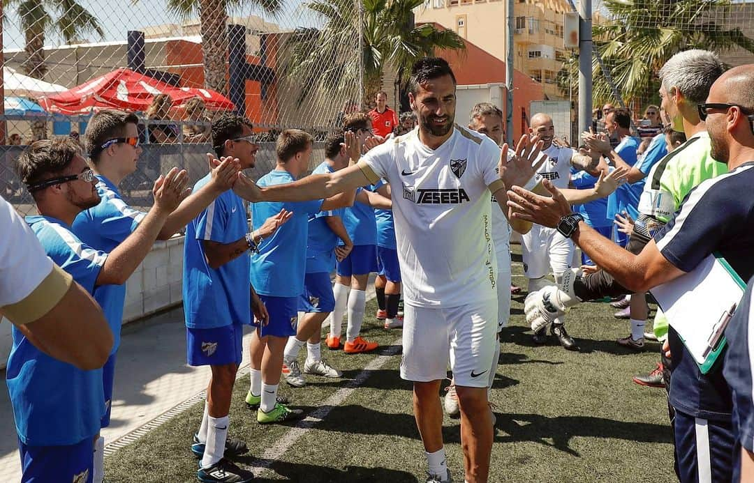 マラガCFさんのインスタグラム写真 - (マラガCFInstagram)「Pasillo de leyendas 🌟 . #MálagaGenuine」5月31日 20時00分 - malagacf