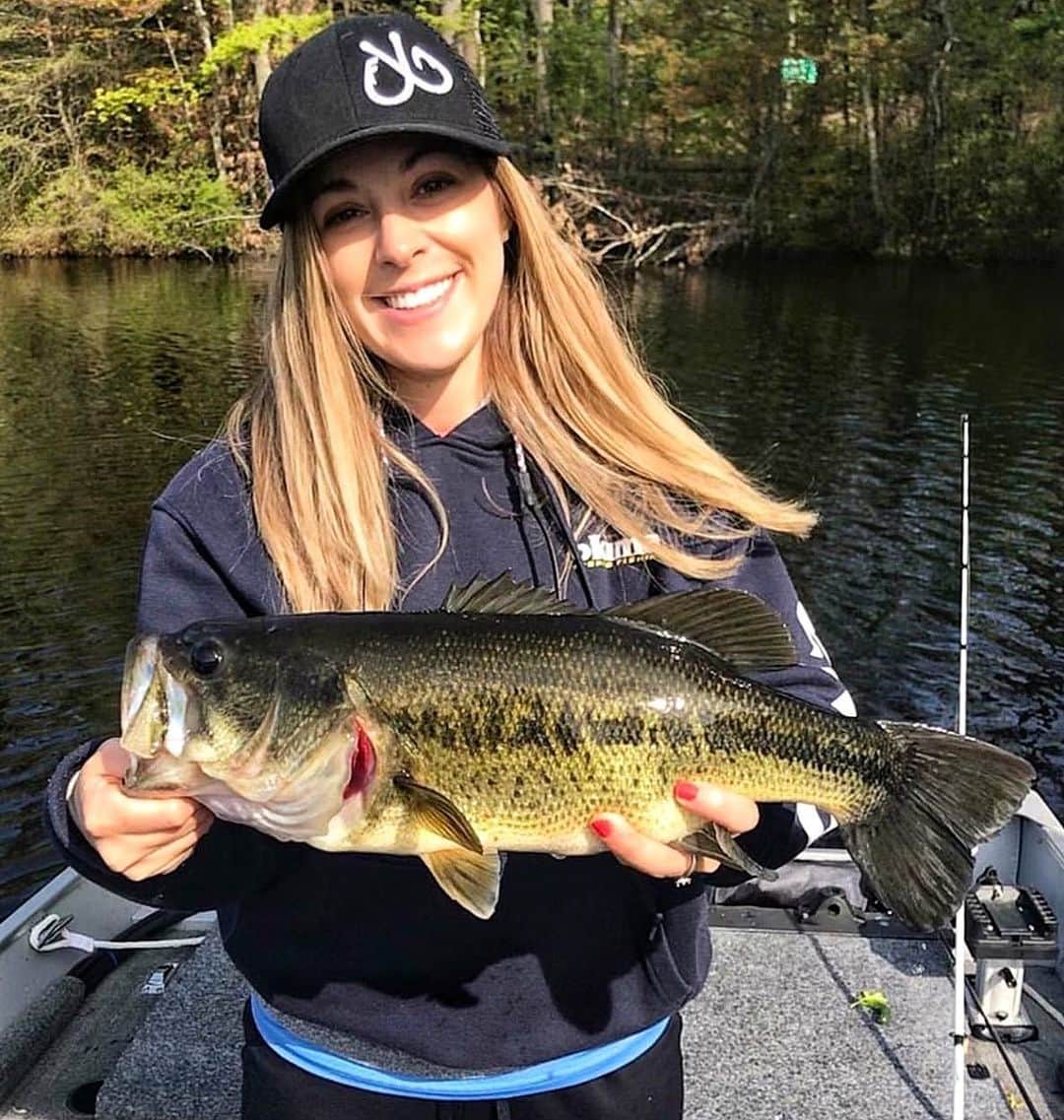 Filthy Anglers™さんのインスタグラム写真 - (Filthy Anglers™Instagram)「She’s back...... @fishingwithwhit this time with a nice bass from up in New Hampshire. This past weekend produced some pretty nice fishing weather with water temps bouncing around from 65 to 70, all the fish are off the beds on our area and post spawn. That means things are about to heat up really quick, top water season is coming my friends, lots of people are already producing on top! Congrats on the catch Whit, you are Certified Filthy. www.filthyanglers.com #fishing #bassfishing #bigbass #ladyangler #girlswhofish #fish #filthyanglers #boat #bassfishing #bost #trout #outdoors #nature #hunting #largemouthbass」5月31日 11時01分 - filthyanglers