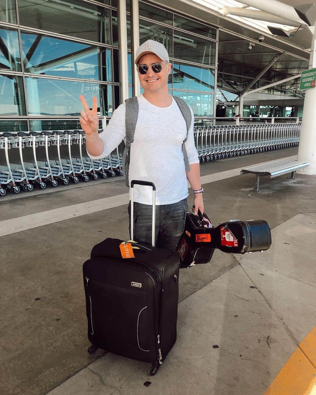 シェパードのインスタグラム：「Catch you later Swede-heart @sheppardgj ✈️ #writingtrip #sheppard」