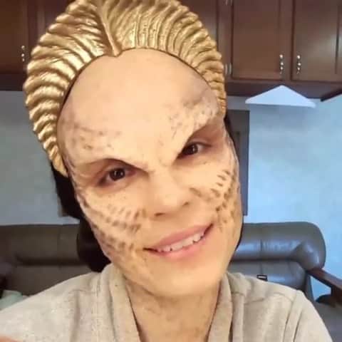 シャニン・ソサモンのインスタグラム：「EVERYTHING IS GREAT! 💃  Makeup by Master @coreymakeup  #linkinbio  #themauderoom #workisworkinpictureshowcity」