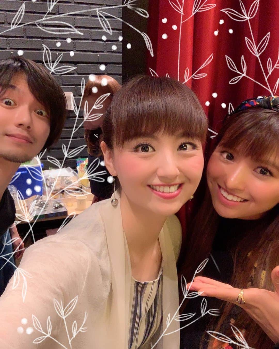 MARIA-Eさんのインスタグラム写真 - (MARIA-EInstagram)「. #パンピスの森 観劇させて頂きました🙇‍♀️ . 帰り道は、ウキウキスキップしたくなるような ほっこり幸せな物語です。 . 沢山笑い、なぜか涙も。 何なんでしょう…この 心が満たされた感じは！？😌 . パンピスの森に迷いこめて幸せでした✨ . キューティでご一緒させて頂いた はーたんこと #木村花代 さん そして#成尾憲治 さん 神ちゃんこと #神田恭兵 さん . お写真ありがとうございました🙇‍♀️💕 . #HMC #劇団ぼるぼっちょ」5月31日 11時23分 - maria.eeee